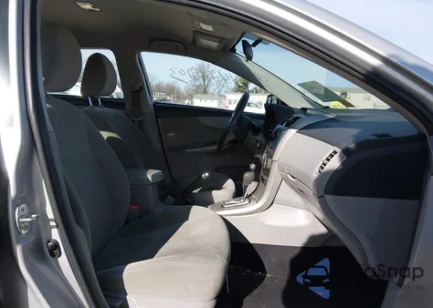 2013 Toyota Corolla Le z USA, uszkodzony, nr VIN 2T1BU4EEXDC960415